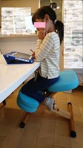 姿勢の悪い小2娘に 姿勢が良くなる椅子 プロポーションチェア を買って使ってみました for mom すべてのお母さんへのメッセージ 姿勢 椅子 椅子 クローゼット 収納