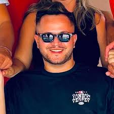 Adriano Valentim (@adrianovalentim) • Instagram photos and videos