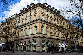 Around 50 % of the clients worldwide are involved in discretionary mandates. Bank Julius Baer Co Ltd Swiss Private Banking Guide