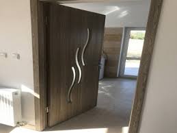 Partea de jos are 2 camere, baie și hol, iar partea de sus formata din 2 camere și balcon. Case In Rate Direct De La Dezvoltator Iasi Rating Walls