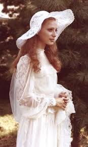 Il secolo del '700, dell'800 fino alla belle epoque per giungere agli anni contemporanei del '60, '70 e '80. 240 Idee Su Sposa Anni 70 Nel 2021 Sposa Anni 70 Abiti Di Matrimonio Vintage