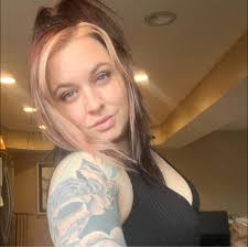 OK so I'm in a pickle, I started in a new shop a while back. I know the  owner, they are a friend. They rarely tattoo, never buy supplies ( no biggie