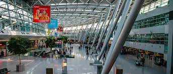Weiter zu den ausgängen, den parkhäusern sowie den haltestellen der öffentlichen verkehrsmittel. Flughafen Dusseldorf Ankunft Abflug Dus Flugplan Flugstatus
