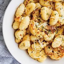 Gnocchis Au Chou Fleur Caramelise Ricardo Recipe Veggie Dishes Gnocchi Recipes