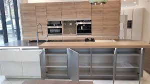 The ee20 engine had an aluminium alloy block with 86.0 mm bores and an 86.0 mm stroke for a capacity of 1998 cc. Gorgeous Leicht Contino Kitchen Antique Oak Alpine Grey Platinum White Gloss Caesarstone Petra Grey Worktops Siemens Appliances