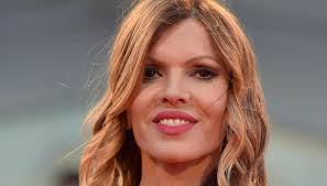 Con lui l'ex moglie rita rusic e il loro figlio, mario, con il quale cecchi gori appare ora molto dimagrito grazie alle cure ricevute al policlinico gemelli. Live Non E La D Urso Rita Rusic Valeria Ha Diviso I Miei Figli Dal Padre Tutto Sul Gossip