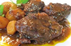 No son pocas las cabezas que empiezan a echar humo ferreiro, que asegura que la carne de este animal es dura pero muy sabrosa, también hace una especie de compota con «frutos rojos del bosque. Jabali Con Castanas Receta Gallega Solo Recetas El Blog De Las Recetas Gratis Recetas De Cocina Recetas De La Abuela Y Recetas De Chef