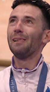 L'émotion de Benjamin Thomas pendant la marseillaise : bravo champion !  🥇🚴🏼‍♂️