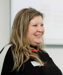 VERSTECKT, VERDECKT, VERLETZT