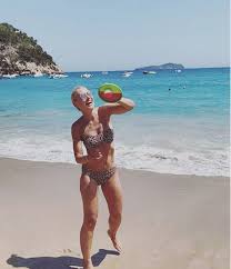 Сохранить результаты поиска предыдущие результаты. Fans Hail Emma Willis Body Goals And A Role Model As She Reveals Incredible Bikini Body In Leopard Print Two Piece Ok Magazine