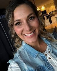 Molly Pettit's Instagram, Twitter & Facebook