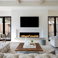 Revetement Simple Mais Beau Fini Autour Du Foyer Rappel Du Noir Sur Les Cotes Tabl Living Room Decor Fireplace Modern Family Rooms Modern Family Room Design