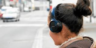 Maybe you would like to learn more about one of these? Bretagne Accidents Les Casques Audio Nuisent A La Securite Des Pietons Le Telegramme