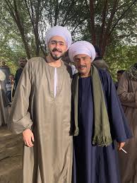 قال الفنان عمرو سعد، إن مسلسله الذي يعرض خلال شهر رمضان «يونس ولد فضة»، يصنف كمسلسل صعيدي، لكنه على الطريقة الحديثة بنكهة عام 2016، مشيرًا إلى أن «كل صعيدي له صفحات فيسبوك والحياة هناك حديثة واختلفت كثيرا عن الصورة. Ù…Ø­Ù…ÙˆØ¯ Ø§Ù„Ø´Ø±Ù‚Ø§ÙˆÙŠ ØµØ¹ÙŠØ¯ÙŠ ÙÙŠ Ø¨Ù†Øª Ø§Ù„Ù‚Ø¨Ø§Ø¦Ù„ ØªØ¹Ø±Ù Ø¹Ù„Ù‰ Ø§Ù„ØªÙØ§ØµÙŠÙ„