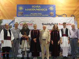 Colindători din toată ţara se vor aduna luni, 19 decembrie, la alexandria.consiliul judeţean teleorman prin centrul judeţean pentru conservarea şi promovarea culturii tradiţionale teleorman, organizează pentru a doilea an consecutiv festivalul tradiţiilor şi obiceiurilor de iarnă iată, vin colindătorii. De 9 Ani Smithfield Sprijina Traditiile Si Obiceiurile Locale Din Judetele Timis Si Arad In Cadrul Programului Fii Unul Dintre Noi Ro Aliment