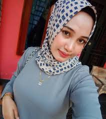 Cara lain untuk membuat wanita jatuh cinta adalah selalu membuatnya merasa bahagia. Cara Memikat Hati Wanita Hijab Aceh Cantik Di 2020 Hijab Chic Wanita Gaya Hijab