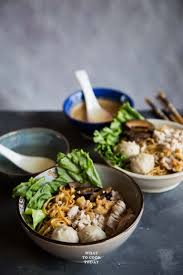 Easy Singapore Bak Chor Mee Minced Pork Noodle Just Imagine Chewy And Bouncy Noodles Are Tossed With Savory In 2020 Pork Noodles Asian Recipes Asian Noodle Recipes