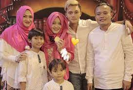 Yah tinggal itu kan baru ketahuan belakangan. Pengacara Lina Jubaedah Ungkap Rincian Aset Mantan Istri Sule Total Mencapai Rp 10 Miliar Pikiran Rakyat Com