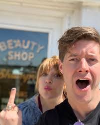 I feel a like a magician revealing his secrets here 🪄🐇🎩 but I have to  give a shoutout to the scissors behind the swoosh!!! ✂️ @jillandbeans at  @shampoosalon has been cutting my