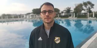 Jun 10, 2021 · dimitrije kamenović, sada već bivši levi bek čukaričkog, stigao je u rim gde će nakon obavljenih lekarskih pregleda potpisati za lacio. Svi Se Pitaju Zasto Sam Se Vratio B92
