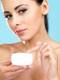 Die zubereitung der eigenen kosmetik bietet viele vorteile und ist mit ein bisschen übung ganz einfach. Creme Gegen Falten Selber Machen Rezept Und Anleitung Gesichtscreme Selber Machen Creme Selber Machen Anti Falten Creme Selber Machen