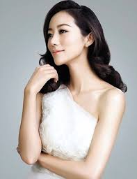 Han xue (11 ocak 1983 doğumlu), aynı zamanda cecilia han olarak da bilinir , çinli bir şarkıcı ve aktris. Cecilia Han Imdb