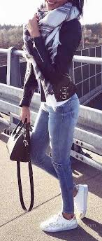 2019 2020 Sonbahar Kis Kombinleri Mavi Pantolon Beyaz Kazak Siyah Mont Moda Kiyafetler Moda Casual Winter Outfits