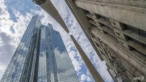 Deutsche has several offices close to liverpool street station, within the city. Dismissed Deutsche Bank Staff Head Out As Overhaul Bites