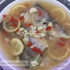 Gaul ikan dengan garam dan kunyit. Resepi Ikan Talapia Masak Halia