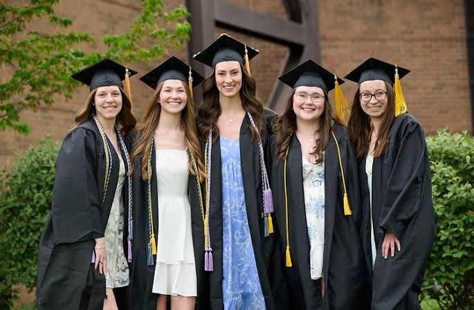 Saint Francis Graduates Called to 'Lead with Surrender' - Today's Catholic