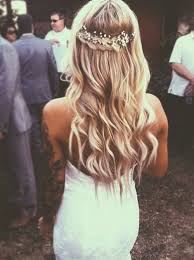 This look is really great for naturally curly hair to let loose and express itself. Loose Curls Hairstyles Ecemella