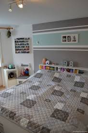 Einrichtung Schlafzimmer Interior Design Bedroom Turkis Grau Streifen Stripes Grey Turquoise Innenarchitektur Schlafzimmer Zimmer Innenarchitektur