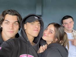Pin By Emilee Davidson On Dolan Twins In 2020 Dolan Twins Imagines Dolan Twins Dollan Twins