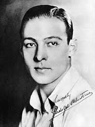 În rolul principal interpretează peter o'toole. Rudolph Valentino Wikipedia