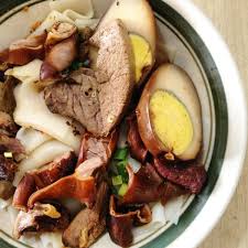 Di dalam poster ini terdapat gambar pakaian adat banjar, pakaian adat majene, pakaian adat manawou, pakaian adat ewer, pakaian adat poso, pakaian adat madura, dan lainnya. 11 Makanan Khas Daerah Yang Bikin Kamu Batal Liburan Ke Luar Negeri