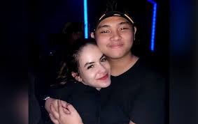 Steffi zamora dan para bintang serta kru film 'kembalinya anak iblis' saat ditemui di kawasan grand. Sahabat Jadi Cinta Steffi Zamora Dan Alvaro Maldini Eks Cjr Pacaran