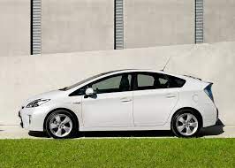 A toyota engineer said the prius v was tuned to feel softer than the prius, but i didn't notice many differences in ride comfort; Watch 2015 Toyota Prius Video Review Alex On Autos Gcbc