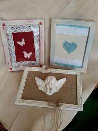 Cornici Legno Verniciate Stile Shabby Quadri Decorati Con Stoffa Juta Applicazioni In Legno Perline Decorazioni Cornici Idee Creative