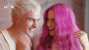 Schwarzkopf LIVE Urban Metallics Vibrant, Long Lasting, Permanent Red Hair  Dye, Infused with Coconut Oil for Shiny Hair -Ruby Glaze U68 :  Amazon.co.uk: Beauty