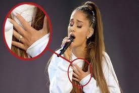 Ariana grande's whirlwind engagement to pete davidson was a surprise for a number of reasons. Ariana Grande S Engagement Ring Worth 100 000 Bought In May Maunewsonline
