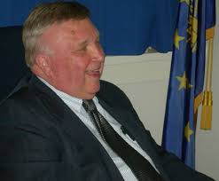 Bauer aims at Daniels WH bid?