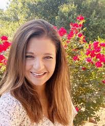 Leslie Bratton's Instagram, Twitter & Facebook