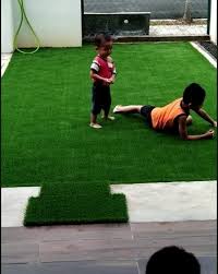 Jadi, rumput di sini hanya digunakan sebagai hiasan halaman yang. Hias Laman Dengan Artificial Grass Dan Jubin Lantai Kos Dan Kedai Pilihan Blog Anak Perak