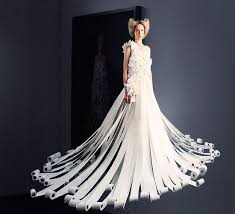 30 Ridiculous Wedding Dresses That Should Have Never Come Down The Aisle Bemethis Crazy Dresses Weird Wedding Dress Worst Wedding Dress