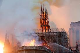 Un incendie a ravagé la cathédrale inscrite au patrimoine mondial de l'humanité le 15 avril 2019. Artnet A Twitter Breaking Our Lady Of Paris Is In Flames Notre Dame S Spire And Ceiling Collapse In Devastating Fire Https T Co X6fwq3q9he Https T Co Rqeiz32pon