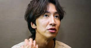 Kwang soo decided to resign from running man due to an injury from a car accident that hasn't fully healed after a year. Lee Kwang Soo Reveals His Honest Thoughts On The Possibility Of Leaving Running Man Koreaboo