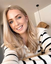 Leanna Morton's Instagram, Twitter & Facebook