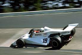 Alan stanley jones (born 2nd november, 1946 in melbourne, australia) is a australian former racing driver famous for his appearances in formula one. Rsf Motorsport On Twitter Alan Jones Surtees Ts19 Ford Cosworth Grand Prix Of Germany Nurburgring 1976 F1 Germanygp Nurburgring Jones Surtees Ford Cosworth Https T Co Sxkvquekn3
