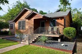 Sebuah rumah yang kelihatan unik dan berlainan di barisan rumah. Plan Rumah Kampung Modern Design Design Rumah Terkini