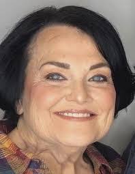 Martha Teal's Instagram, Twitter & Facebook